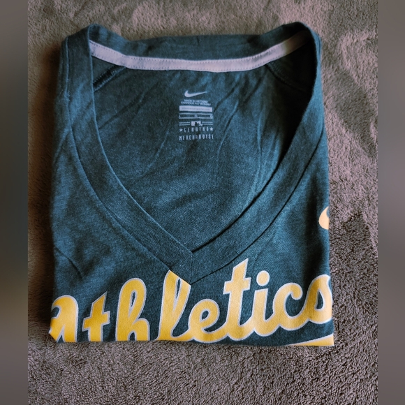 Nike MLB Oakland Athletics Women's Large Green Baseball Tee Top - Picture 1 of 16